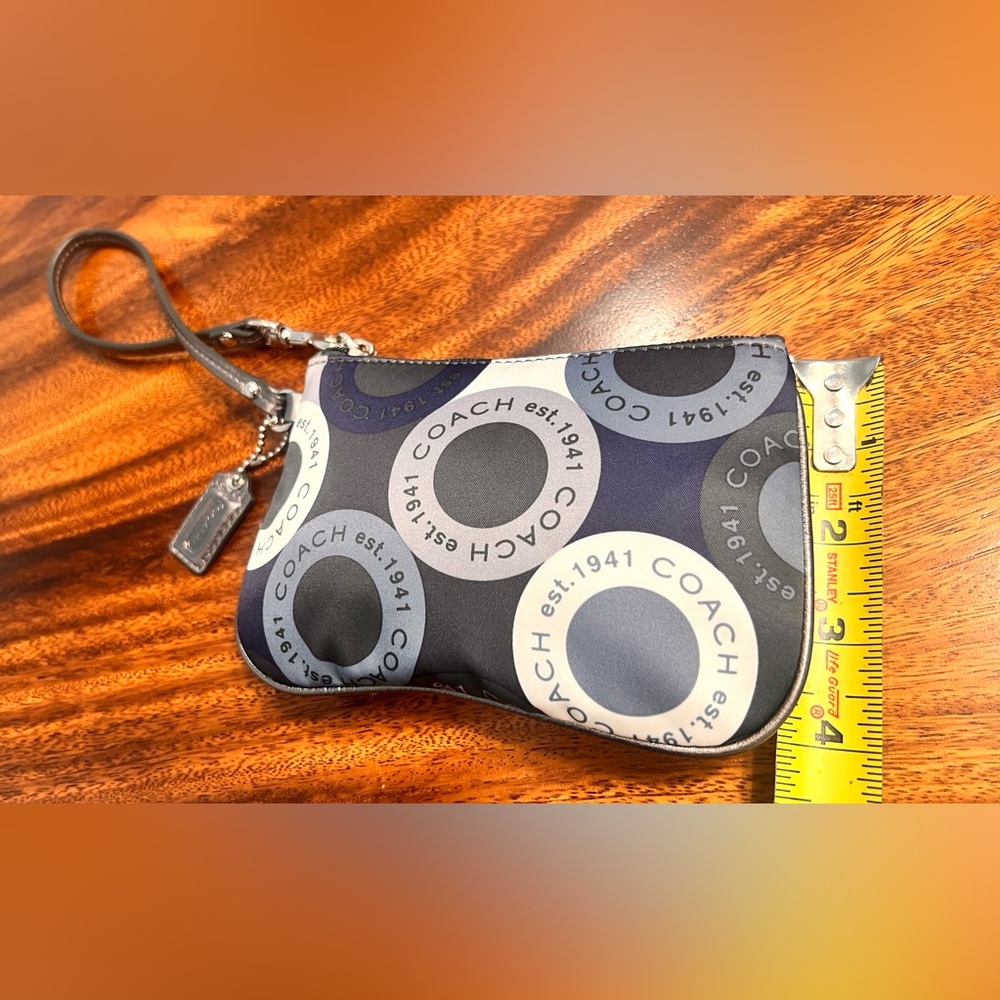 Coach VINTAGE Medallion Scarf Signature Collection Blue & White Wristlet - Picture 15 of 15